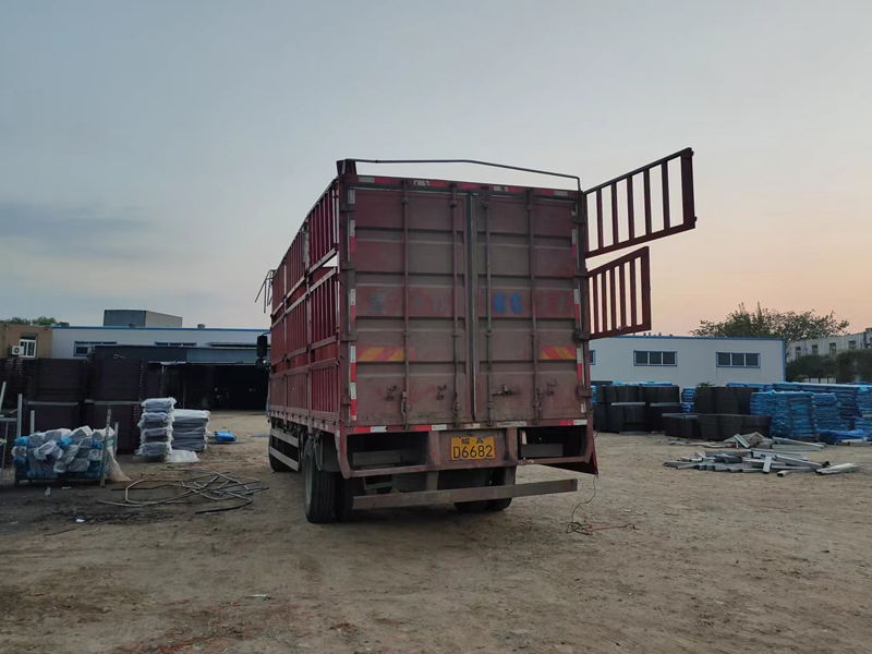 金用護欄2022年10月19日鋅鋼百葉窗裝車發貨！