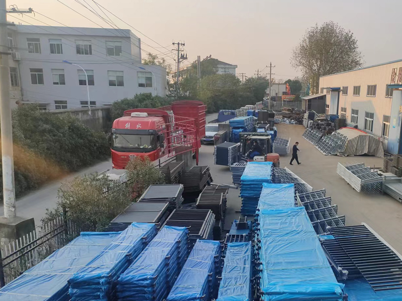 金用護欄2022年11月12日鋅鋼飄窗欄桿裝車發貨！