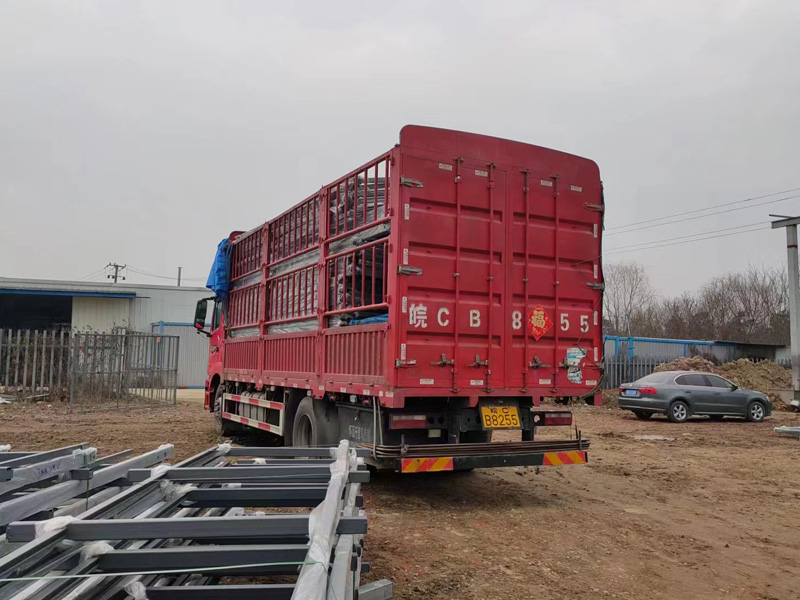 金用護欄2023年2月17日鋅鋼玻璃欄桿裝車發(fā)貨！