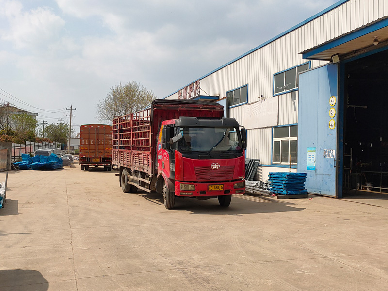 金用護欄2023年4月8日鋅鋼百葉窗裝車發貨！