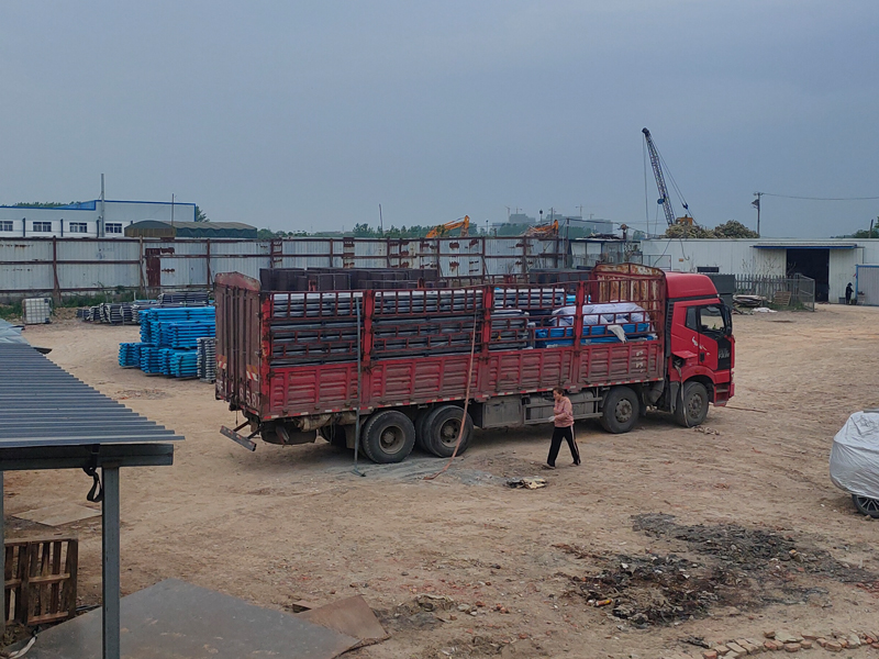 金用護欄2023年4月23日鋅鋼組裝式欄桿裝車發貨！