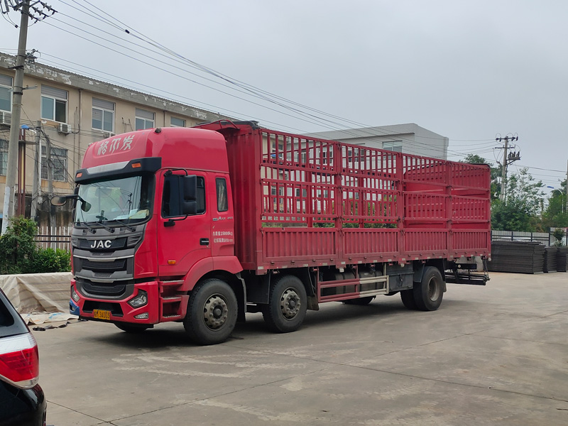 2023年5月29日鋅鋼連廊欄桿裝車發(fā)貨！