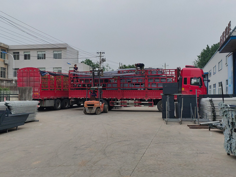 2023年6月2日鋅鋼玻璃護欄裝車發貨！