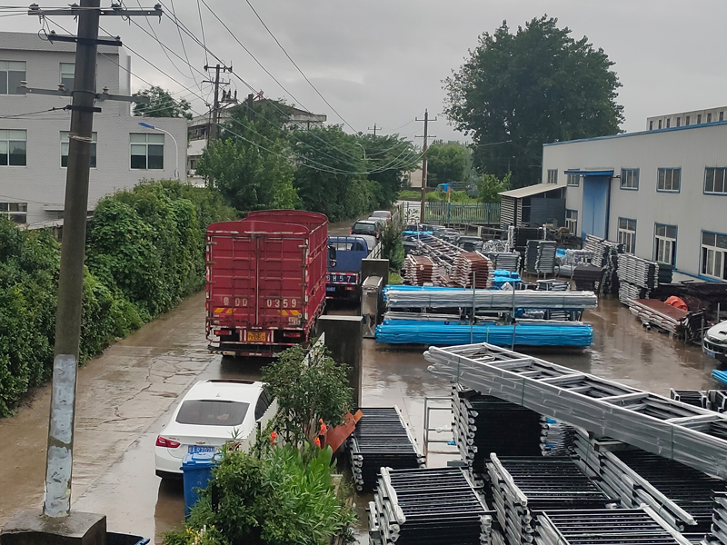 2023年7月18日鋅鋼連廊欄桿裝車發(fā)貨！