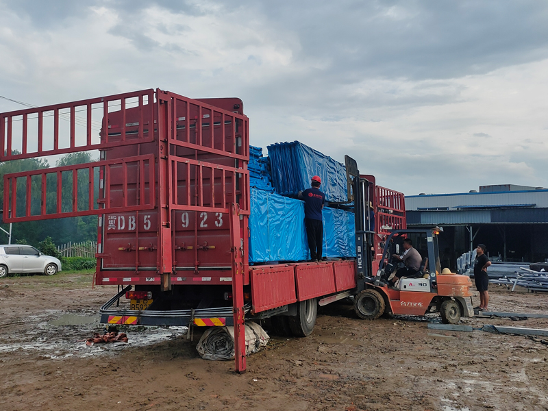 2023年7月21日鋅鋼陽臺護欄裝車發貨！