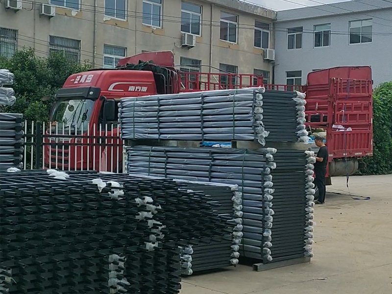 2023年7月25日鋅鋼玻璃護欄裝車發貨！