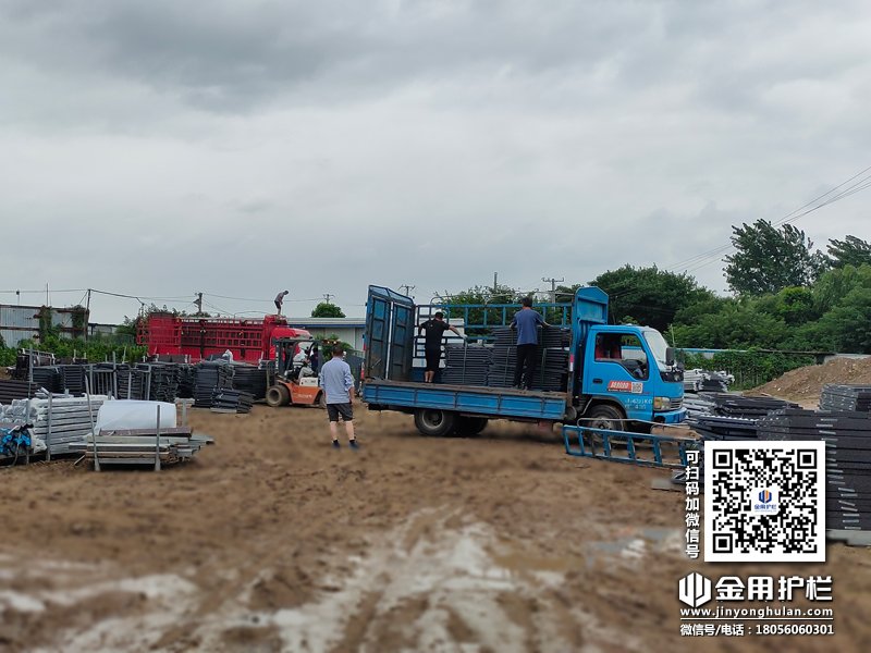 2023年8月2日鋅鋼飄窗欄桿裝車發(fā)貨! 2023年8月2日鋅鋼飄窗欄桿裝車發(fā)貨!