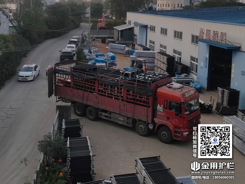 2023年10月17日鋅鋼百葉窗裝車發貨！