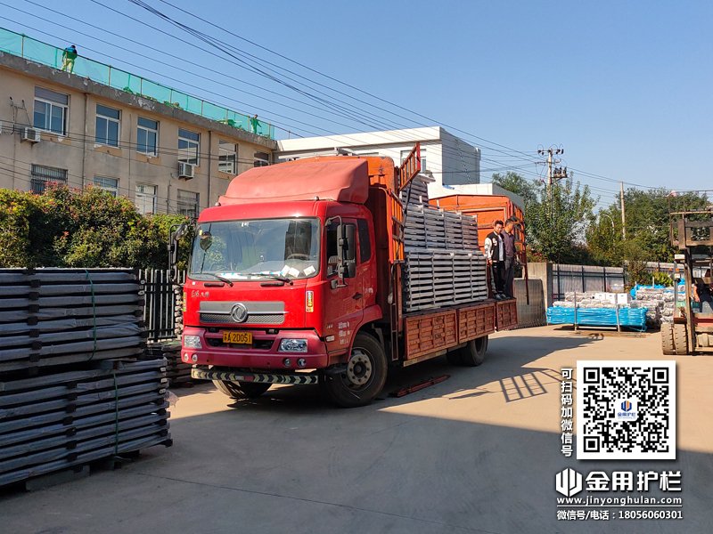 2023年10月24日鋅鋼玻璃欄桿裝車發貨! 2023年10月24日鋅鋼玻璃欄桿裝車發貨!