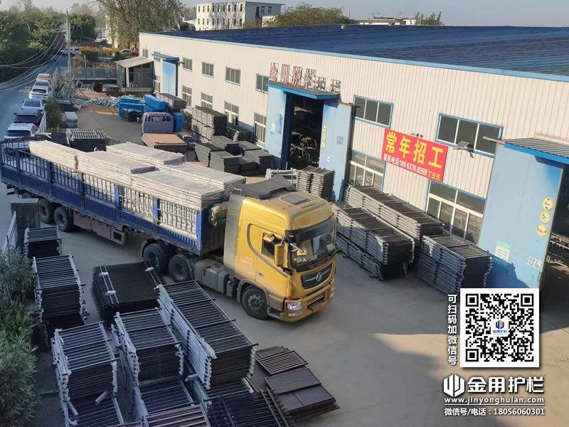 2023年11月3日鋅鋼陽(yáng)臺(tái)護(hù)欄裝車發(fā)貨！