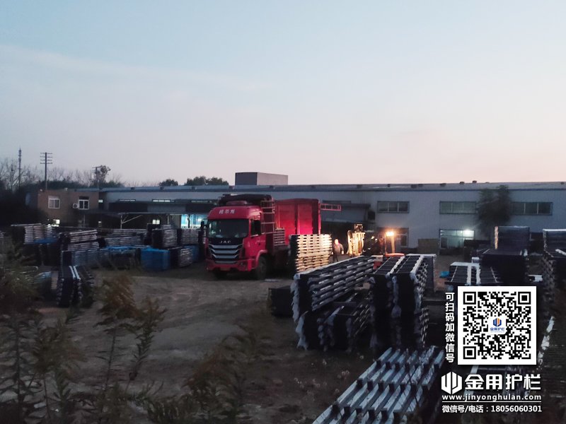 2023年11月11日鋅鋼飄窗欄桿裝車發貨！