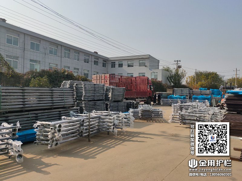 2023年11月25日鋅鋼玻璃欄桿裝車發貨! 2023年11月25日鋅鋼玻璃欄桿裝車發貨!