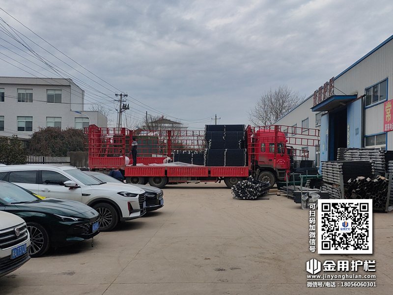 2023年12月26日鋅鋼護窗欄桿裝車發貨! 2023年12月26日鋅鋼護窗欄桿裝車發貨!