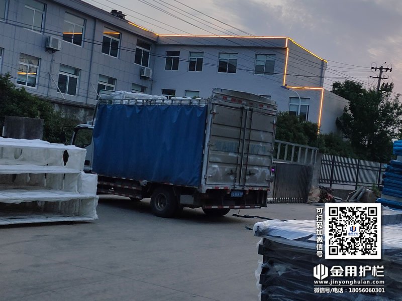 2024年5月20日鋅鋼飄窗欄桿裝車發貨! 2024年5月20日鋅鋼飄窗欄桿裝車發貨!