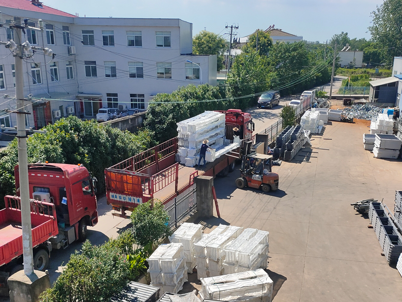 2024年7月31日鋅鋼護(hù)窗欄桿裝車發(fā)貨！