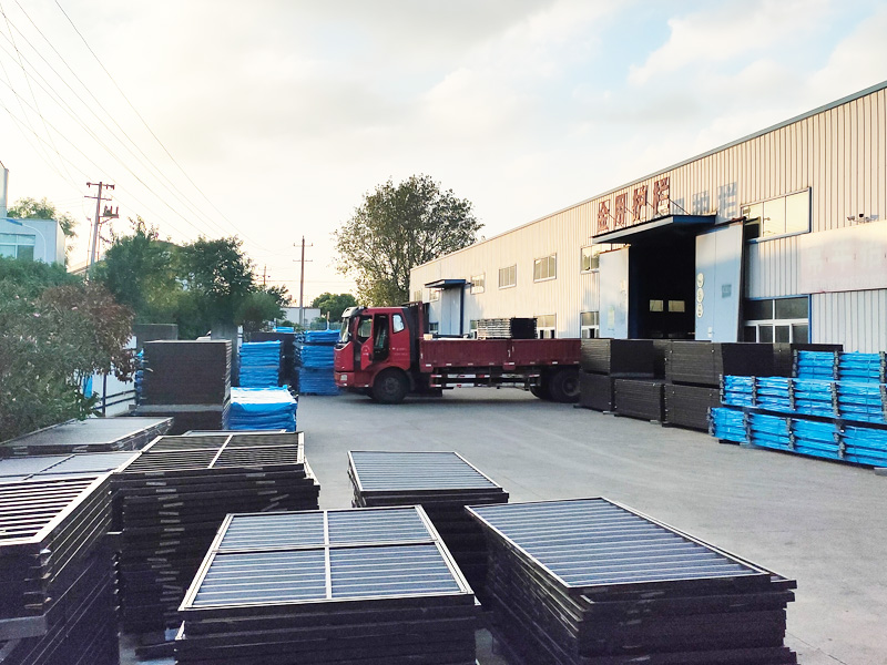 2024年9月13日鋅鋼護窗欄桿裝車發(fā)貨! 2024年9月13日鋅鋼護窗欄桿裝車發(fā)貨!