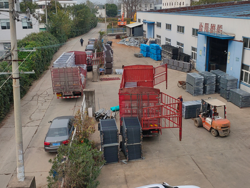 2024年11月11日鋅鋼玻璃護欄裝車發貨! 2024年11月11日鋅鋼玻璃護欄裝車發貨!