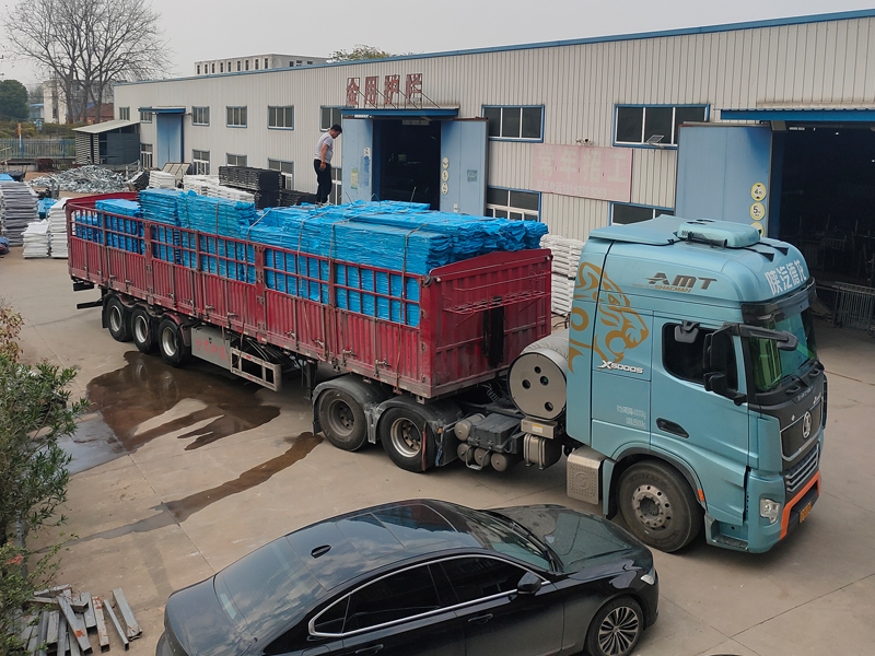 2024年11月15日鋅鋼連廊欄桿裝車發(fā)貨! 2024年11月15日鋅鋼連廊欄桿裝車發(fā)貨!