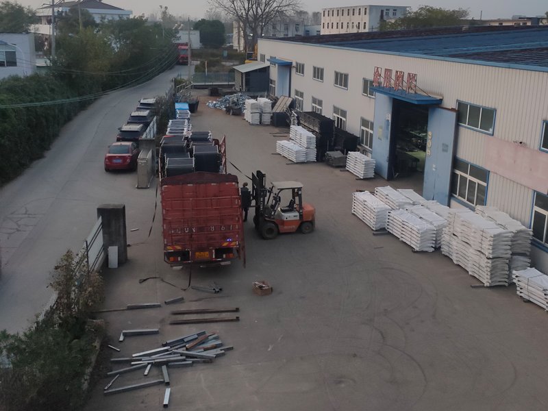 2024年11月23日鋅鋼護窗欄桿裝車發貨! 2024年11月23日鋅鋼護窗欄桿裝車發貨!