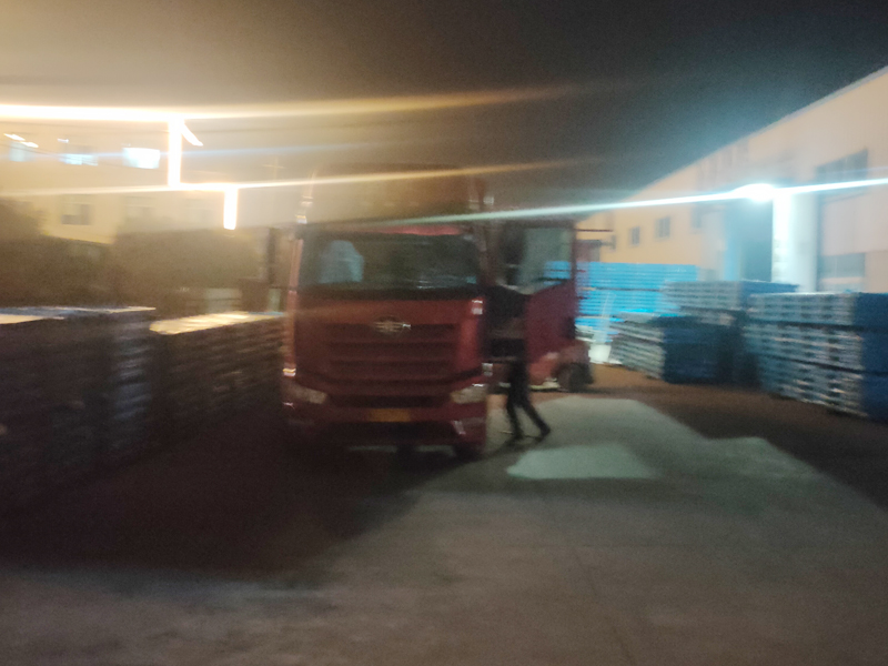 2024年12月20日鋅鋼百葉窗裝車發貨！