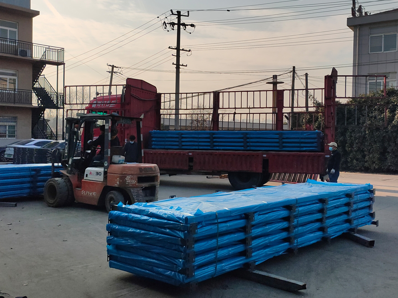 2024年12月28日鋅鋼陽(yáng)臺(tái)欄桿裝車(chē)發(fā)貨！