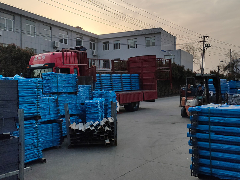 2025年3月25日鋅鋼護窗欄桿裝車發貨! 2025年3月25日鋅鋼護窗欄桿裝車發貨!