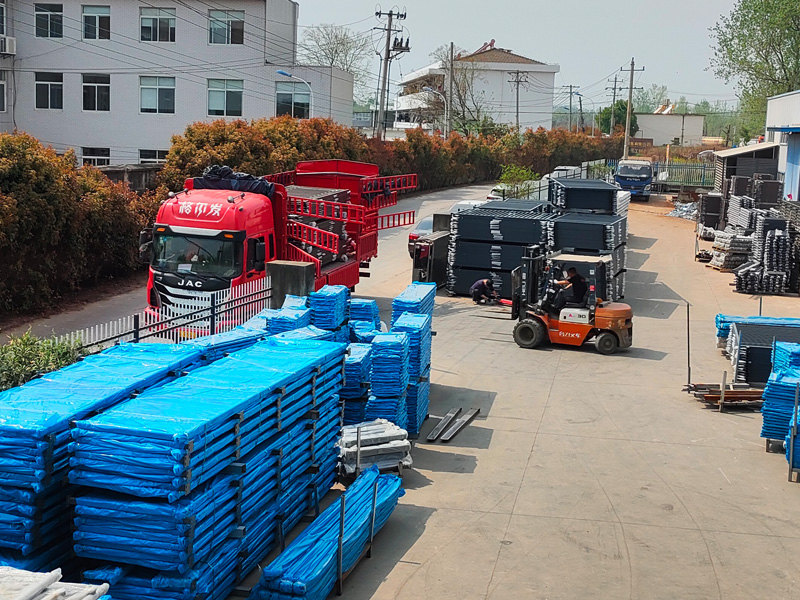 2025年4月9日鋅鋼圍墻護(hù)欄裝車發(fā)貨！