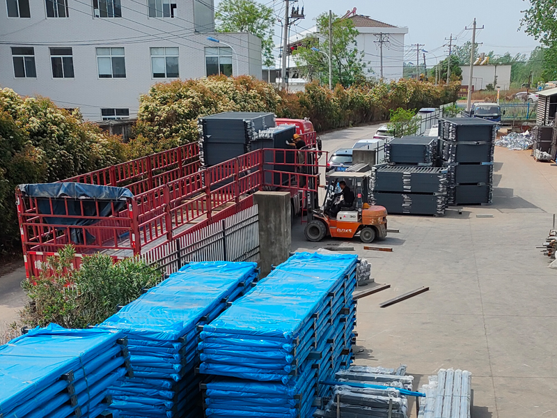 2025年4月19日鋅鋼圍墻護(hù)欄裝車發(fā)貨！