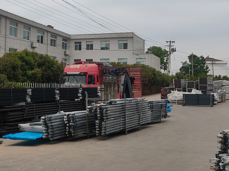 2025年5月17日鋅鋼連廊欄桿裝車發(fā)貨! 2025年5月17日鋅鋼連廊欄桿裝車發(fā)貨!