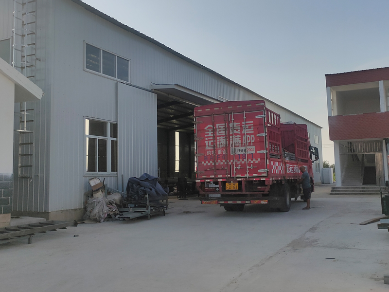 2025年6月19日鋅鋼陽臺(tái)欄桿裝車發(fā)貨！