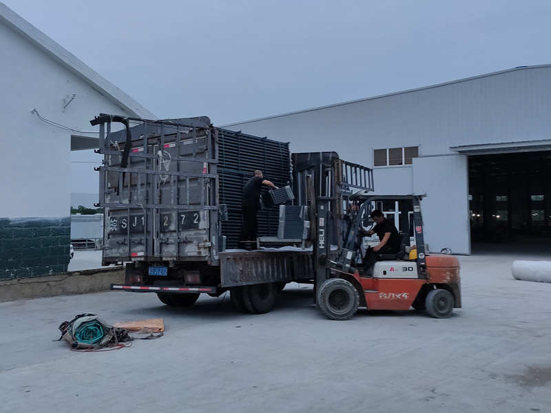 2025年6月21日鋅鋼護窗欄桿裝車發貨！