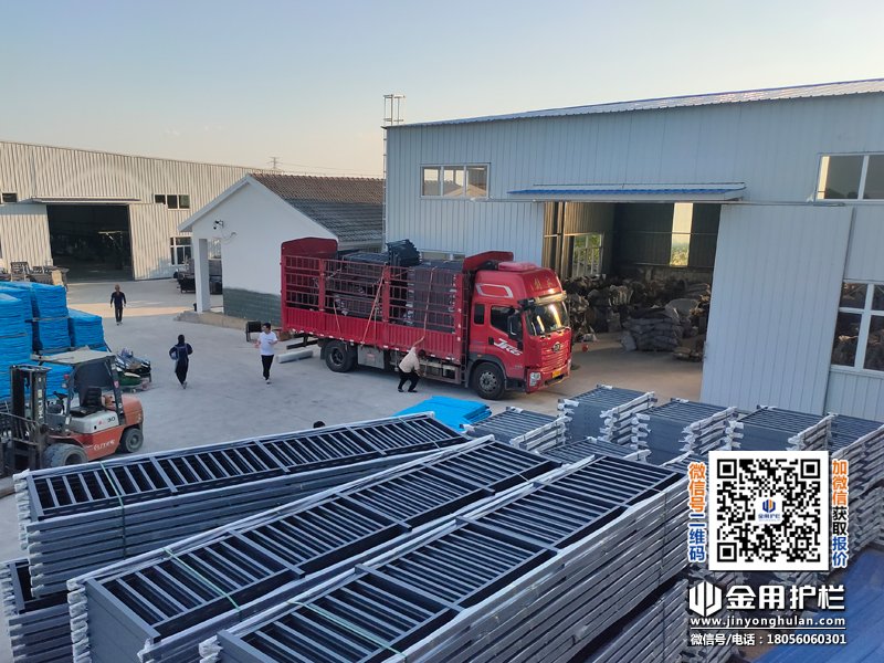 2025年7月23日鋁合金陽臺護欄裝車發(fā)貨! 2025年7月23日鋁合金陽臺護欄裝車發(fā)貨!