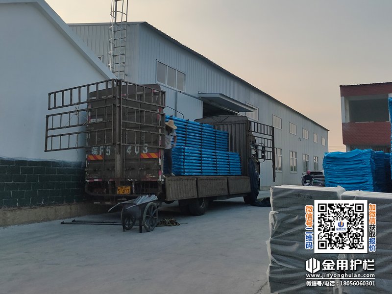 2025年7月25日鋅鋼連廊欄桿裝車發貨! 2025年7月25日鋅鋼連廊欄桿裝車發貨!