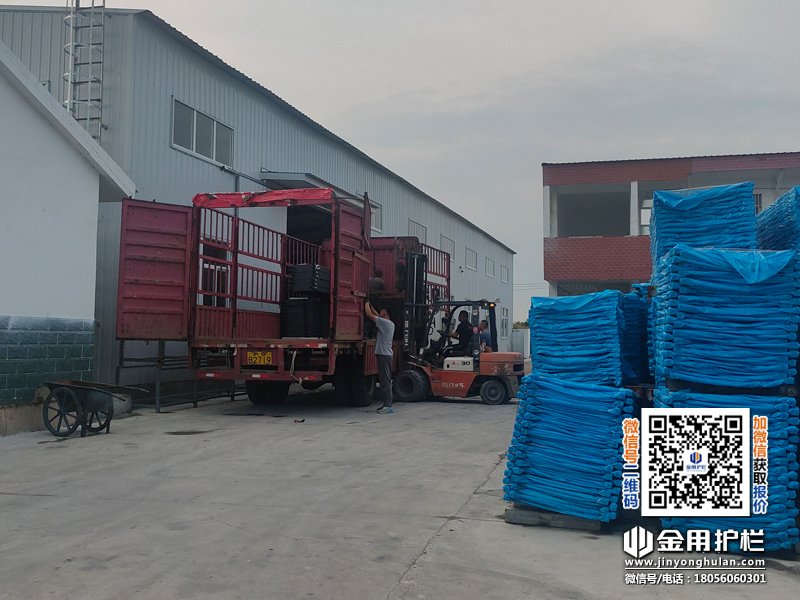 2025年8月6日鋁合金陽臺欄桿裝車發貨! 2025年8月6日鋁合金陽臺欄桿裝車發貨!