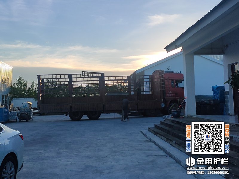 2025年8月14日鋅鋼百葉窗裝車發貨！