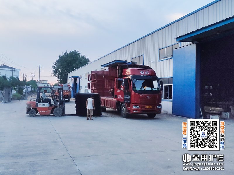 2025年8月22日鋅鋼圍墻護(hù)欄裝車發(fā)貨！